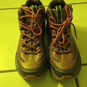 I'm selling a us polo sneakers